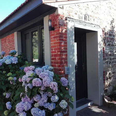 Le Cocoon Des Rives Ferienhaus Commelle-Vernay
